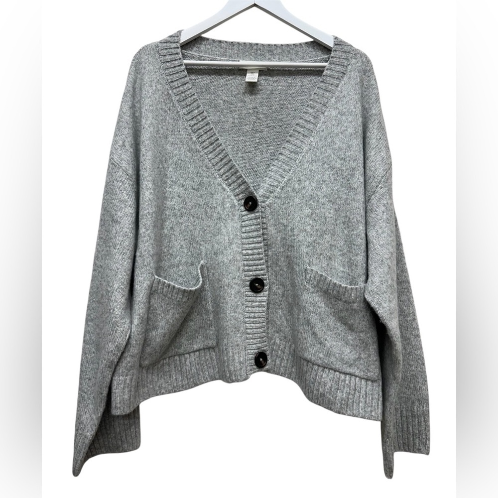 H M Women Gray Knit Button Front Cardigan Sweater Size Large Oversized Cropped